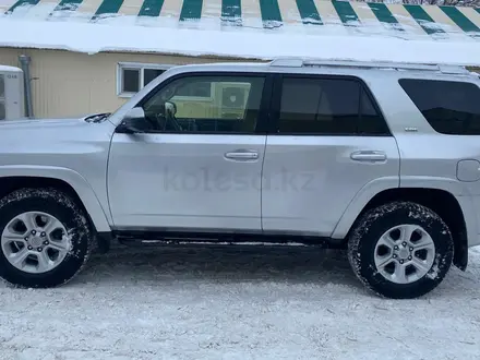 Toyota 4Runner 2018 года за 18 500 000 тг. в Актобе – фото 3