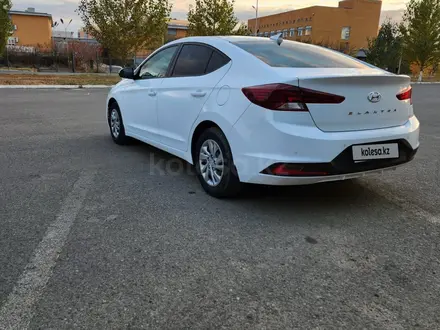 Hyundai Elantra 2019 года за 8 000 000 тг. в Уральск – фото 4