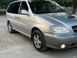 Kia Carnival 2005 годаүшін2 400 000 тг. в Шымкент