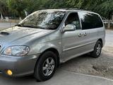 Kia Carnival 2005 годаfor2 400 000 тг. в Шымкент – фото 3