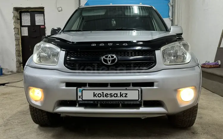 Toyota RAV4 2004 годаfor4 920 000 тг. в Актобе