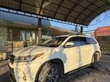 Toyota Highlander 2019 года за 18 500 000 тг. в Алматы
