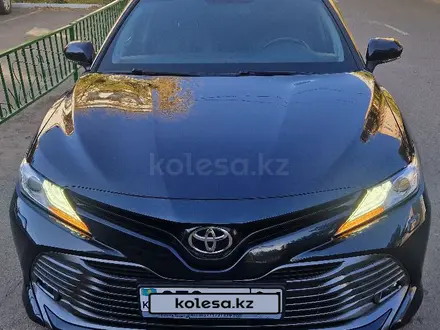 Toyota Camry 2019 года за 13 800 000 тг. в Астана