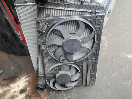 Вентилятор охлаждения радиатора, диффузор на Volkswagen Passat B6 за 56 000 тг. в Алматы