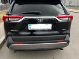 Toyota RAV4 2020 года за 17 500 000 тг. в Астана – фото 2