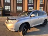 Toyota Highlander 2011 года за 11 500 000 тг. в Актобе – фото 2