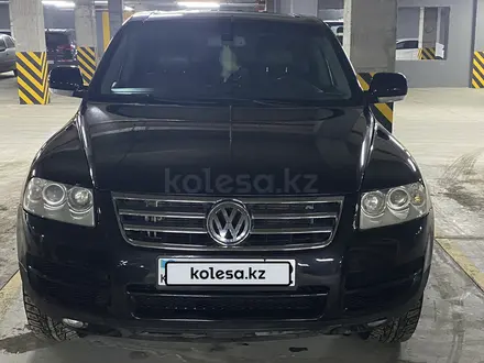 Volkswagen Touareg 2004 года за 5 146 784 тг. в Алматы – фото 4