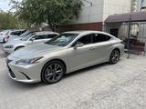 Lexus ES 250 2020 года за 27 000 000 тг. в Атырау