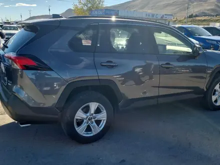Toyota RAV4 2019 года за 14 000 000 тг. в Уральск – фото 3