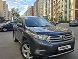 Toyota Highlander 2011 года за 10 800 000 тг. в Астана