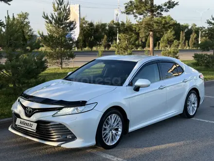 Toyota Camry 2019 года за 13 800 000 тг. в Тараз