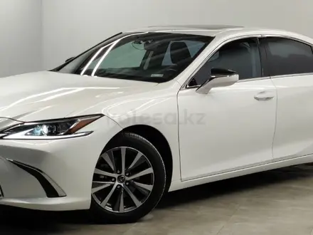 Lexus ES 250 2019 года за 16 500 000 тг. в Алматы