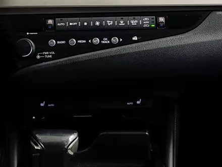 Lexus ES 250 2019 года за 16 500 000 тг. в Алматы – фото 13