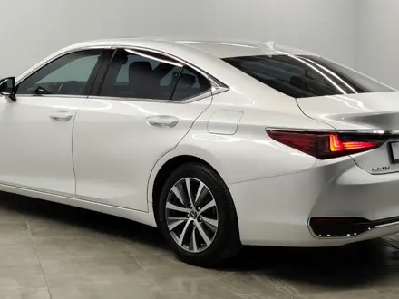 Lexus ES 250 2019 года за 16 500 000 тг. в Алматы – фото 4