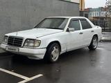 Mercedes-Benz E 220 1993 годаfor1 450 000 тг. в Астана