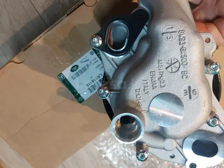 Водяная помпа на range rover, jaguar f-type, range rover velar за 175 500 тг. в Астана