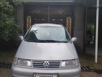 Volkswagen Sharan 1998 года за 1 550 000 тг. в Шымкент