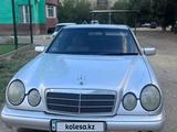 Mercedes-Benz E 230 1997 года за 2 300 000 тг. в Сатпаев – фото 2