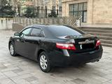 Toyota Camry 2010 года за 7 400 000 тг. в Шымкент – фото 2