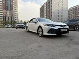 Toyota Camry 2023 года за 15 700 000 тг. в Алматы – фото 2