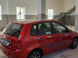 Ford Fiesta 2008 года за 2 800 000 тг. в Атырау – фото 2