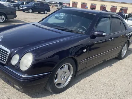 Mercedes-Benz E 320 1998 года за 4 000 000 тг. в Тараз – фото 2