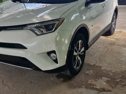Toyota RAV4 2018 года за 9 500 000 тг. в Актау – фото 2