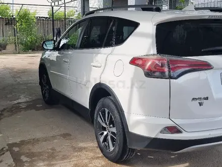 Toyota RAV4 2018 года за 9 500 000 тг. в Актау – фото 4