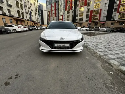 Hyundai Elantra 2022 года за 9 600 000 тг. в Атырау