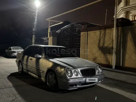 Mercedes-Benz E 280 1996 года за 3 500 000 тг. в Алматы