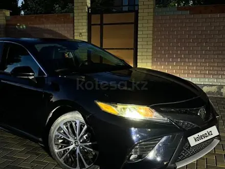 Toyota Camry 2020 года за 11 000 000 тг. в Актобе – фото 21