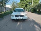 Volkswagen Passat 2003 года за 1 999 999 тг. в Уральск – фото 2