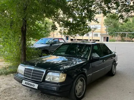 Mercedes-Benz E 320 1993 года за 2 450 000 тг. в Тараз – фото 2