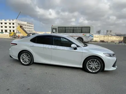 Toyota Camry 2019 года за 13 000 000 тг. в Актау – фото 2