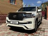 Toyota Land Cruiser 2017 годаүшін39 500 000 тг. в Караганда