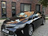Toyota Camry 2017 года за 13 300 000 тг. в Алматы – фото 2