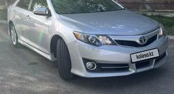 Toyota Camry 2013 года за 8 700 000 тг. в Атырау