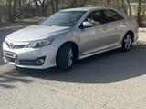 Toyota Camry 2013 года за 8 700 000 тг. в Атырау – фото 2