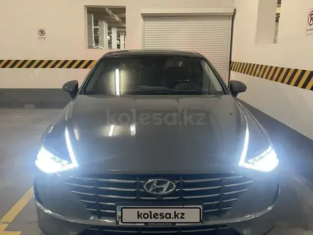 Hyundai Sonata 2020 года за 13 400 000 тг. в Алматы – фото 4