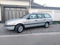 Volkswagen Passat 1994 годаүшін2 300 000 тг. в Тараз