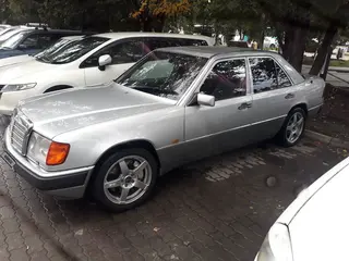 Mercedes-Benz E 320