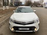 Toyota Camry 2015 года за 13 500 000 тг. в Уральск – фото 2