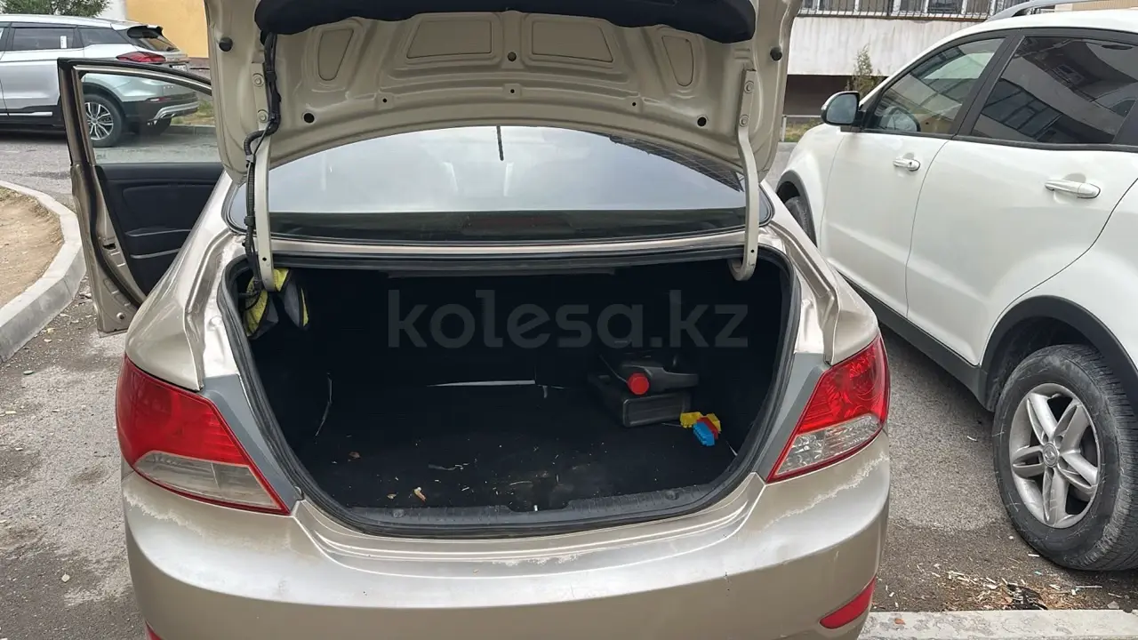 Hyundai Accent, 2012