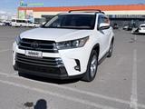 Toyota Highlander 2015 годаүшін12 500 000 тг. в Актау