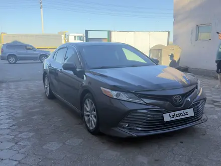 Toyota Camry 2020 года за 11 500 000 тг. в Астана – фото 2