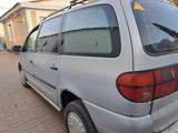 Volkswagen Sharan 1996 годаүшін1 500 000 тг. в Актобе – фото 3