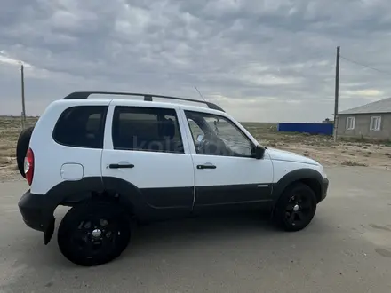 Chevrolet Niva 2015 года за 2 800 000 тг. в Атырау – фото 5