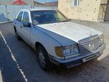 Mercedes-Benz E 200 1991 года за 650 000 тг. в Жезказган – фото 2