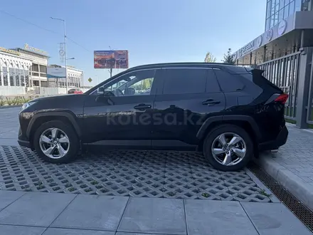 Toyota RAV4 2021 года за 14 200 000 тг. в Актобе – фото 5