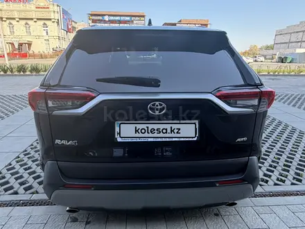 Toyota RAV4 2021 года за 14 200 000 тг. в Актобе – фото 8